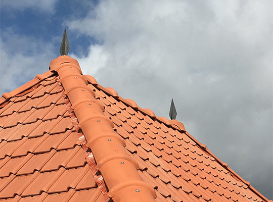 Epis breton en ardoise sur toiture en tuile monopole à Lille